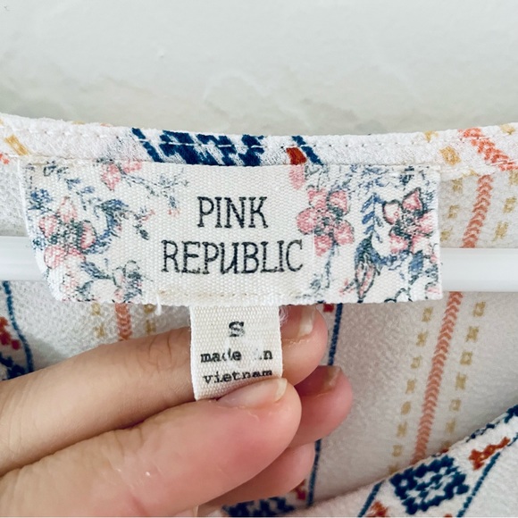 ✨SOLD✨Pink Republic Semi-Sheer Striped Blouse Size Small - Picture 6 of 8